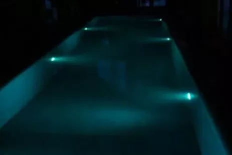 светодиодная подсветка в бассейне
